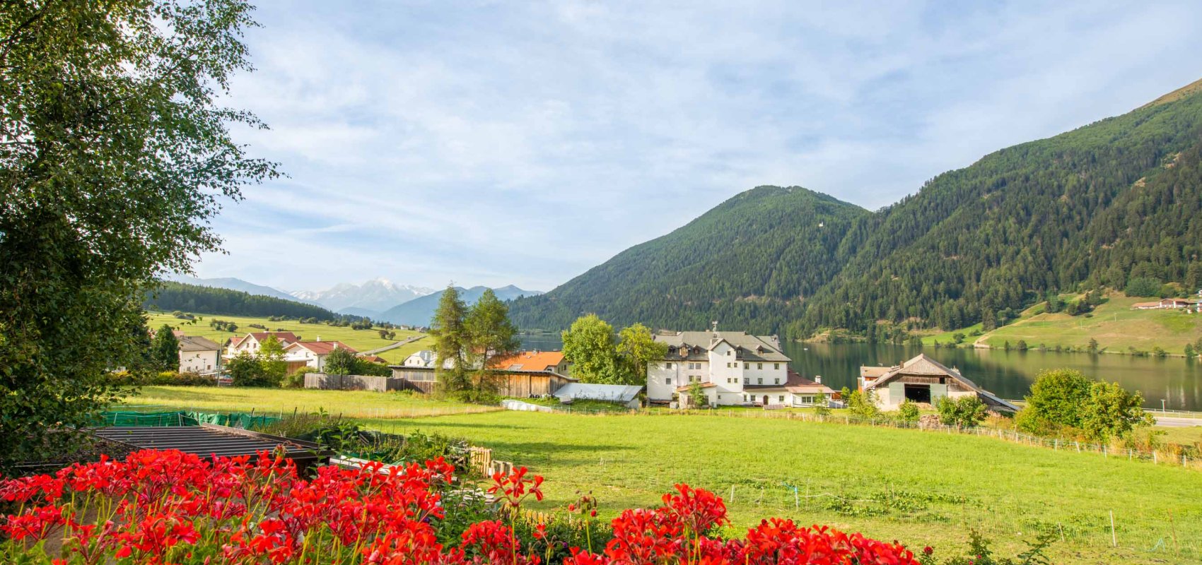 Ausblick vom Haus Solaris auf die Bergwelt und den Haidersee